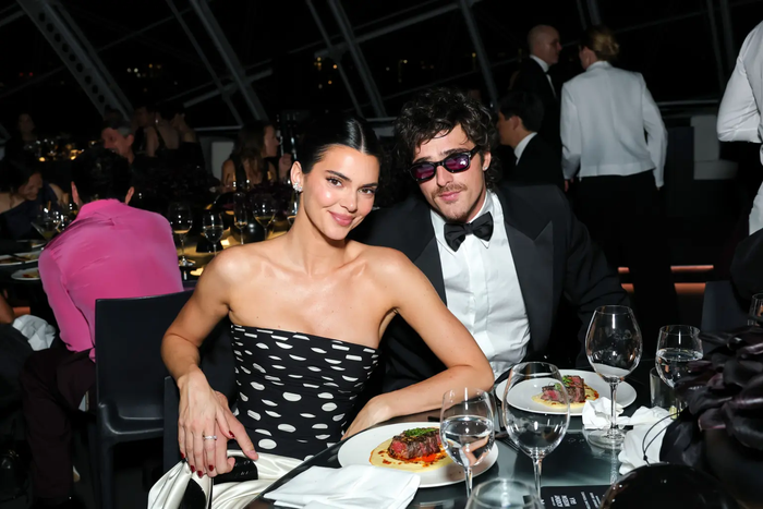 Kendall Jenner và Jacob Elordi đã cùng tham dự Academy Museum Gala 2026.