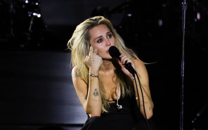 Miley Cyrus nổi giận vì bị chê hát thiếu tâm huyết Ảnh 1