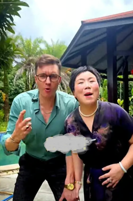 Sống trong một căn biệt thự ở ngoại ô, có đầu bếp và tài xế riêng, chị &nbsp;thường chia sẻ cuộc sống hằng ngày bên người chồng ngoại quốc với hơn 13.000 người theo dõi trên Douyin. Ảnh: Douyin.
