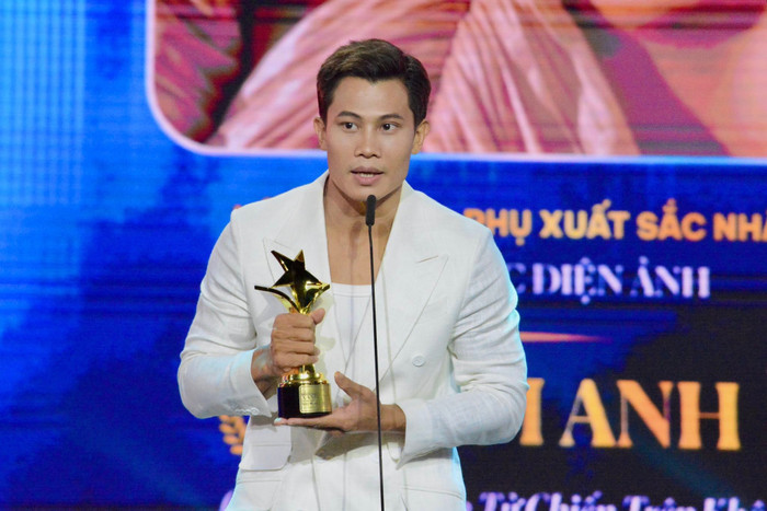 Phương Nam đảm nhận vai chính điện ảnh đầu tiên trong Chuyến đi nhớ đời. Ảnh: FBNV