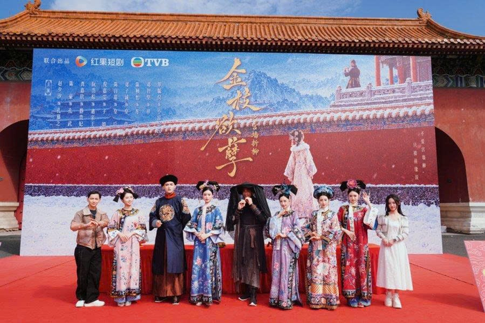 Đoàn phim Thâm Cung Nội Chiến: Cung Tường Chiết Liễu tái hiện không khí cung đình quen thuộc trong lễ khai máy tại Hoành Điếm.