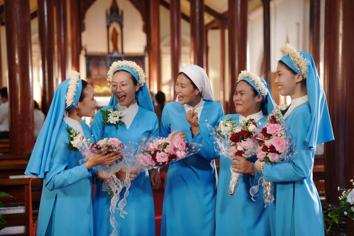 Hai nữ diễn viên từng hóa thân thành những nữ tu trong Hẹn Em Ngày Nhật Thực. Ảnh: FBNV