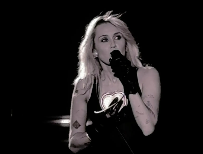 Miley Cyrus kể lại câu chuyện đầy xúc động liên quan đến Dolly Parton.&nbsp;