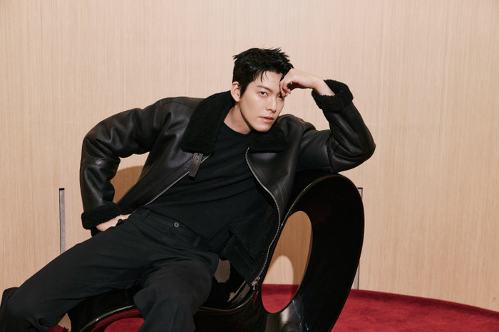 Khán giả trông chờ màn tái xuất của Kim Woo Bin trên màn ảnh nhỏ sau 4 năm kể từ phim Our Blues.