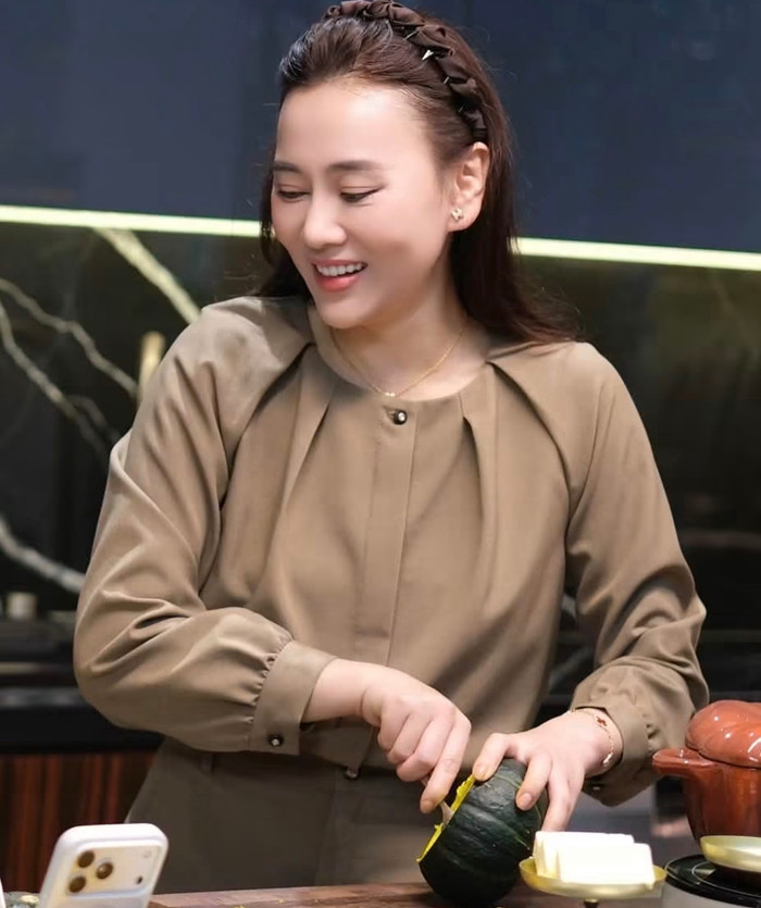 Sau một năm biến động, Phương Oanh đang trở lại với điều quen thuộc, cởi mở hơn, bình yên hơn và dám tìm kiếm hạnh phúc theo cách của riêng mình. Ảnh: Facebook nhân vật