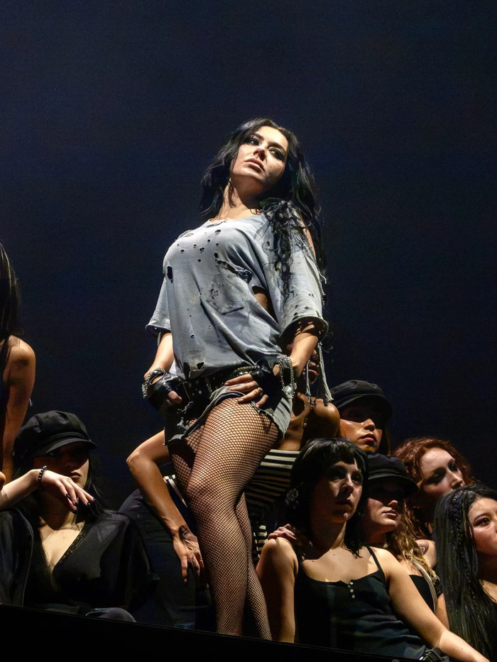 Charli XCX hủy concert vì mất giọng Ảnh 5