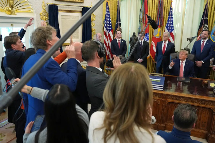 Tổng thống Donald Trump phát biểu tại Phòng Bầu dục của Nhà Trắng (Ảnh AP/Jacquelyn Martin).