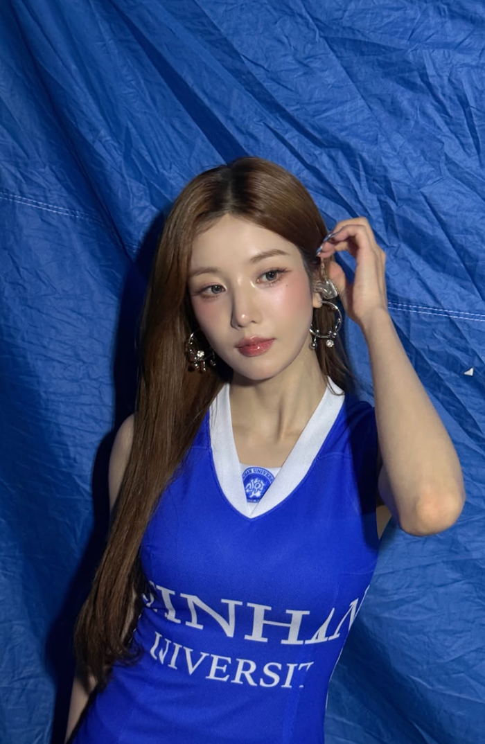 Kwon Eun Bi đã đăng tải lên trang mạng xã hội cá nhân loạt ảnh được ghi lại trong những lần tham gia sự kiện và biểu diễn.
