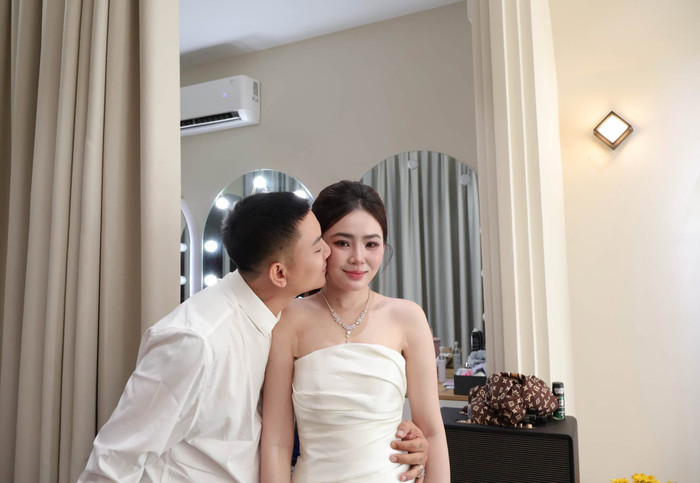 Nhiều khán giả chúc phúc Hoài Lâm và Ngọc Trinh.