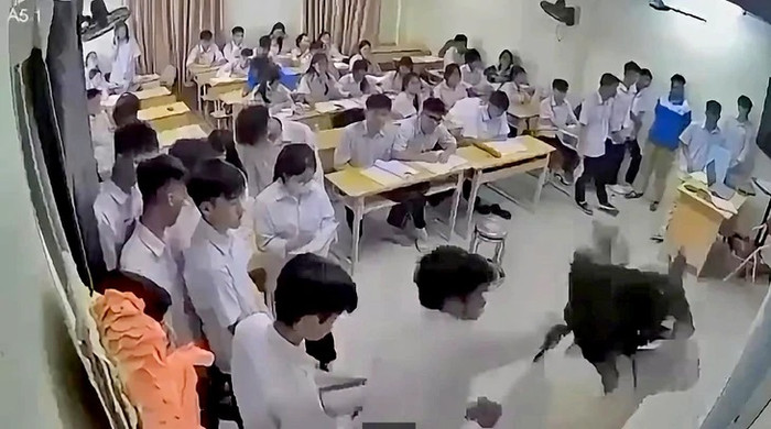 Hình ảnh nam sinh đánh cô giáo lan truyền trên mạng - Ảnh chụp màn hình&nbsp;