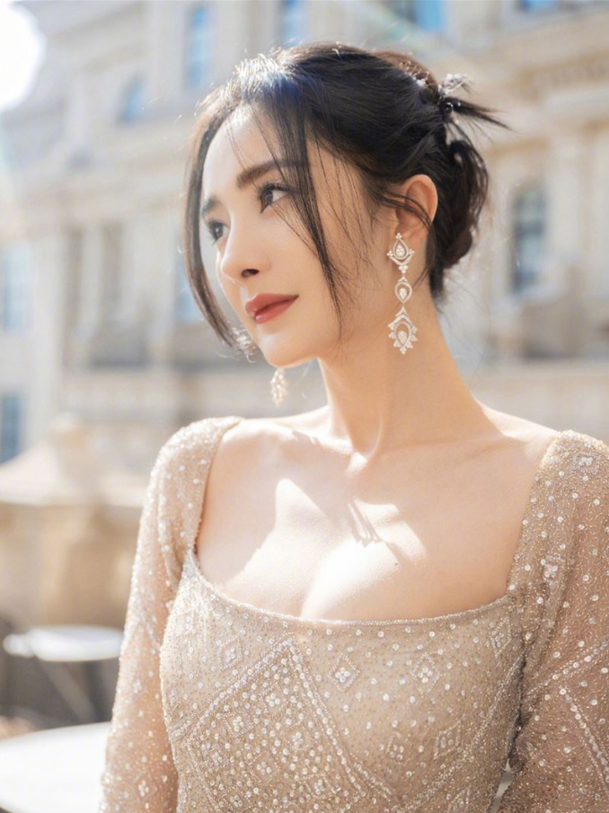 Dù đã đường ai nấy đi nhiều năm, Dương Mịch và Lưu Khải Uy vẫn thường xuyên được công chúng nhắc đến qua những câu chuyện tình cảm trong quá khứ.