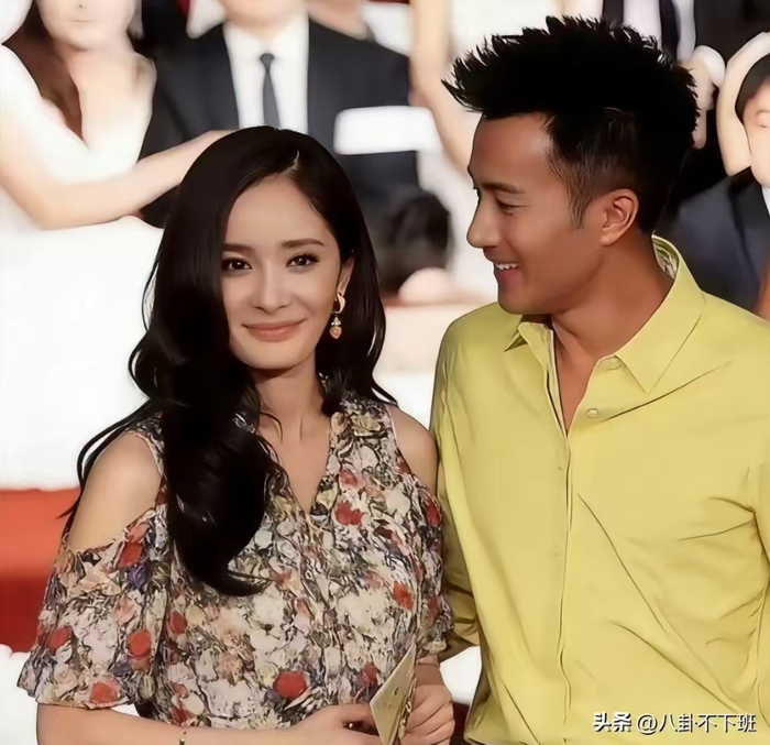 Dương Mịch từng khiến Lưu Khải Uy ấn tượng ngay lần đầu gặp gỡ bởi vẻ ngoài giản dị, để mặt mộc và mái tóc còn ướt.