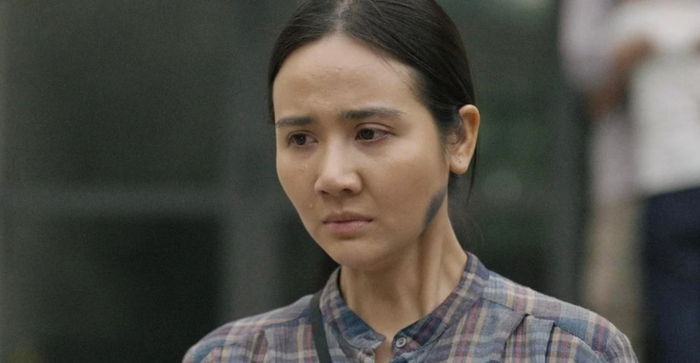 Huyền Lizzie gây bất ngờ khi rũ bỏ hình ảnh sang trọng, hóa thân thành người mẹ nông thôn lam lũ, ngày ngày mưu sinh nuôi con.