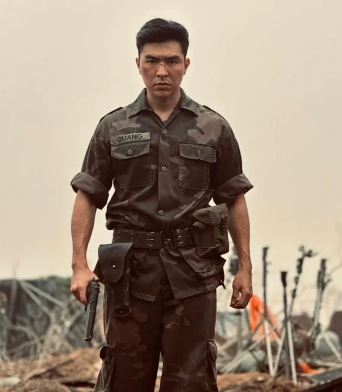 Bước ngoặt đến với Steven Nguyễn khi anh vào vai Trung úy Nguyễn Phúc Quang trong Mưa Đỏ.