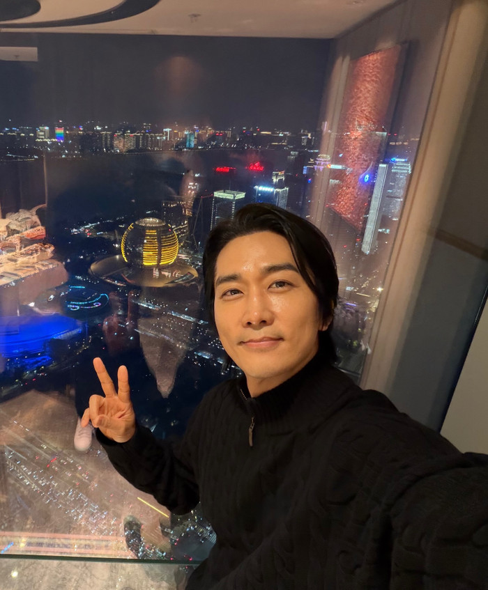 Song Seung Hun duy trì phong độ sau nhiều năm hoạt động nghệ thuật.