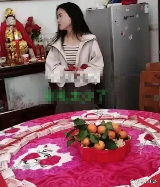 Chàng trai gom hơn 1 tỷ đồng tiền sính lễ, cô gái vẫn khó chịu vì một điều trong ngày đính hôn Ảnh 2