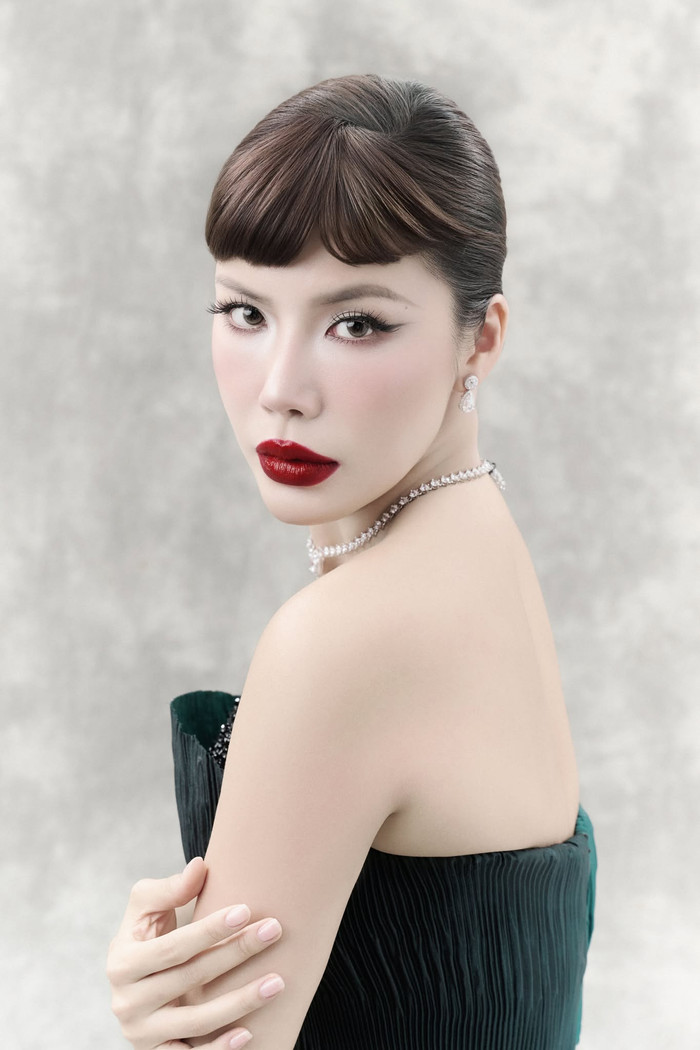 Minh Tú là gương mặt đầu tiên được công bố tham gia show diễn cá nhân của nhà thiết kế Hà Thanh Huy.