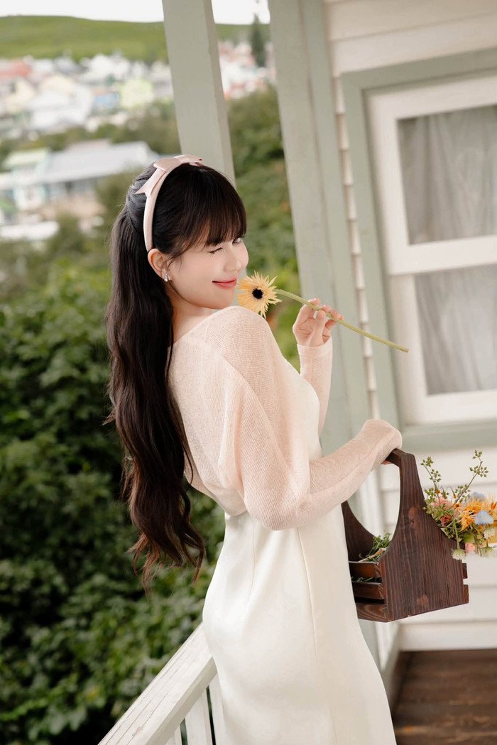 Ngọc Trinh duy trì sức hút ở tuổi U40.