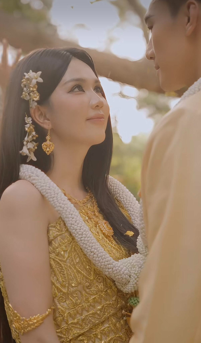 Ngọc Trinh công khai thước phim lãng mạn bên chàng trai kém 8 tuổi.