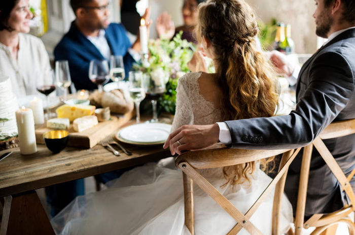 Một khách mời đám cưới chia sẻ về cuộc chạm mặt khó xử với cô dâu. Ảnh: Getty Images