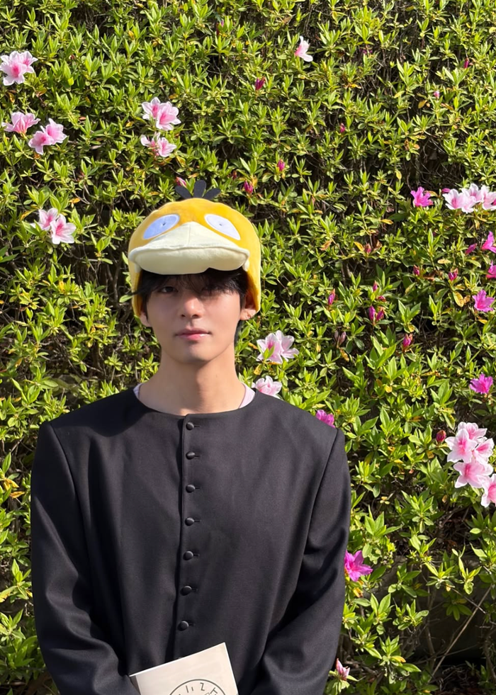 V (BTS) bất ngờ lên tiếng giải thích về chiếc quần ố vàng, sự thật khiến fan bật cười Ảnh 4
