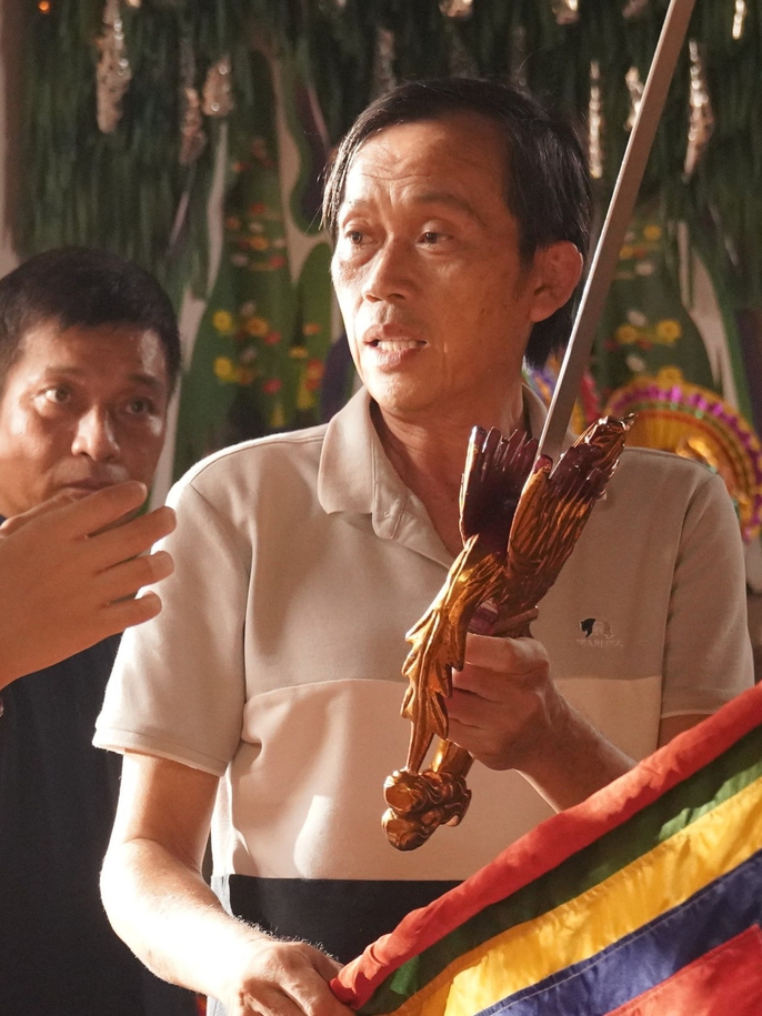 NSƯT Hoài Linh từng được giới thiệu sẽ xuất hiện trong phim điện ảnh Người Được Chọn, dự kiến ra rạp vào đầu tháng 11 năm nay.