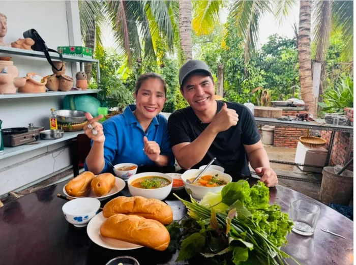 Cát Tường và Trung Dũng vốn là những người bạn thân, gắn bó với nhau hàng chục năm.&nbsp;