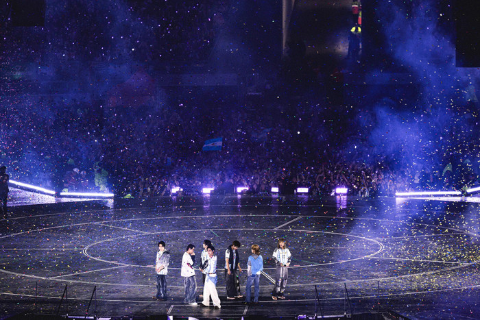 BTS chinh phục Argentina sau 13 năm chờ đợi, ARMY bật khóc giữa mưa lớn Ảnh 2