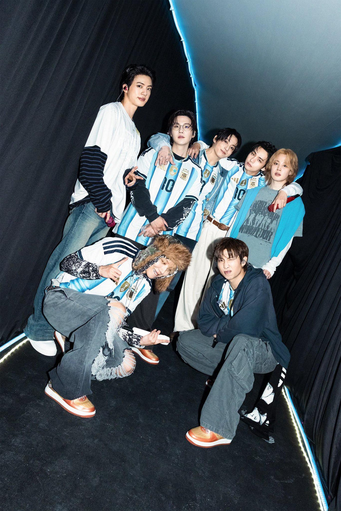 BTS chinh phục Argentina sau 13 năm chờ đợi, ARMY bật khóc giữa mưa lớn Ảnh 1