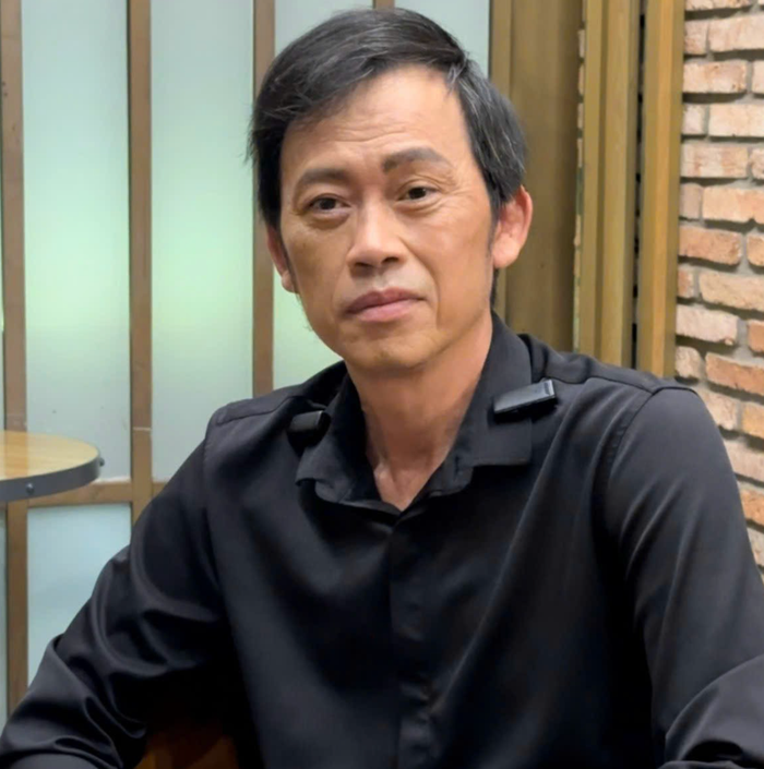 NSƯT Hoài Linh.