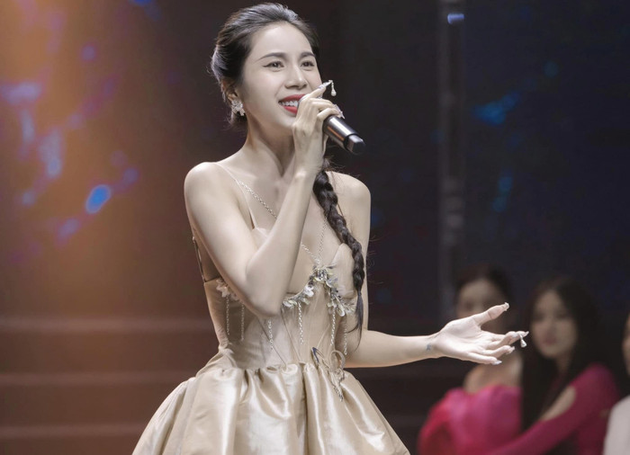 Ca sĩ Thủy Tiên trở lại với ca khúc Chấp niệm sau 6 năm chia tay với âm nhạc.
