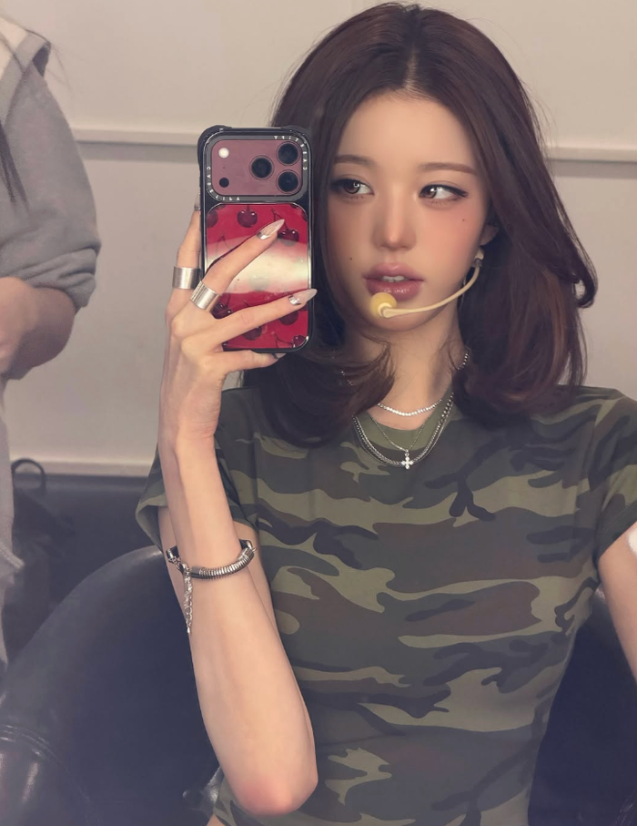 Jang Won Young đã đăng tải lên trang mạng xã hội cá nhân loạt ảnh mới.