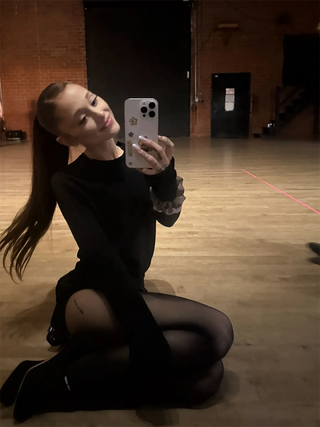 Dù từng thử nghiệm nhiều phong cách khác nhau, Ariana Grande vẫn luôn gắn liền với hình ảnh mái tóc dài được buộc cao gọn gàng.&nbsp;