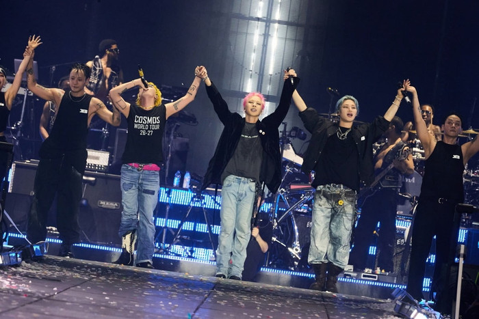 Fan quốc tế 'dậy sóng' với concert BIGBANG tại Việt Nam Ảnh 5