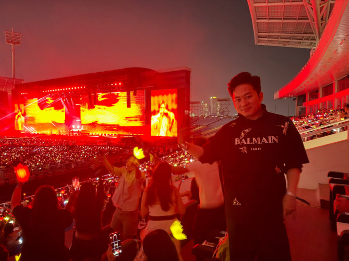 Tùng Dương trực tiếp xem concert BIGBANG Hà Nội.