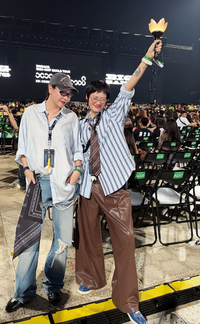 Pông Chuẩn và Đàm Thu Trang đi xem concert BIGBANG ngày thứ hai.
