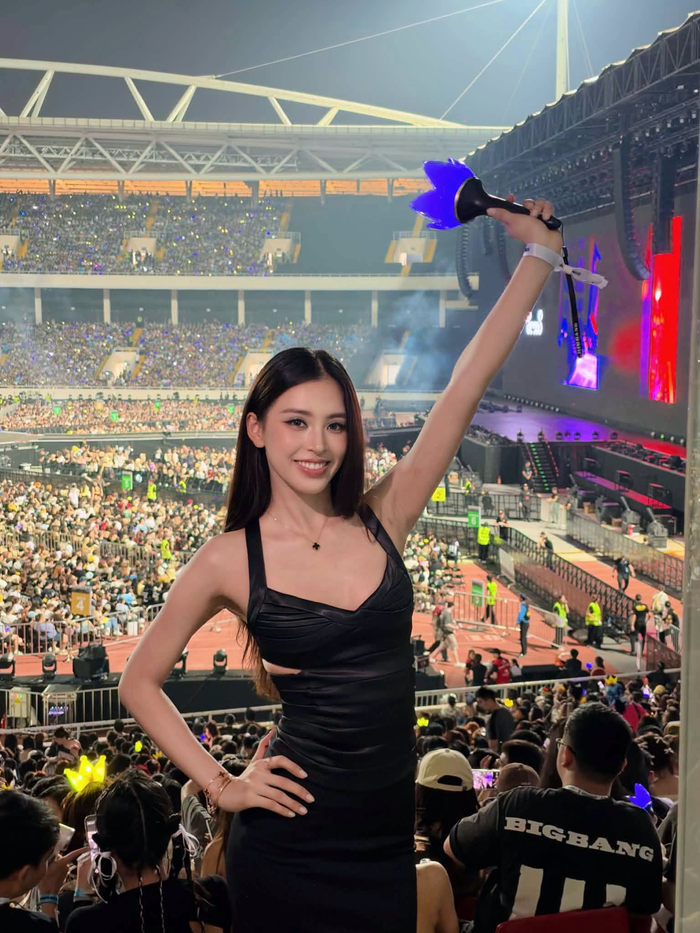 Tiểu Vy đã chia sẻ khoảnh khắc có mặt tại sân vận động Mỹ Đình để theo dõi concert BIGBANG.