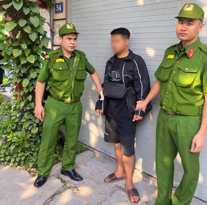 Đối tượng C.T.A tại hiện trường. Ảnh: Công an TP Hà Nội