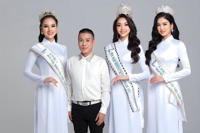 Hoàng Ngọc Sự, Chủ tịch Hoa hậu Hoàn cầu Việt Nam, đồng thời là Ủy viên Ban Chấp hành Hội Người mẫu Việt Nam cùng Top 3.