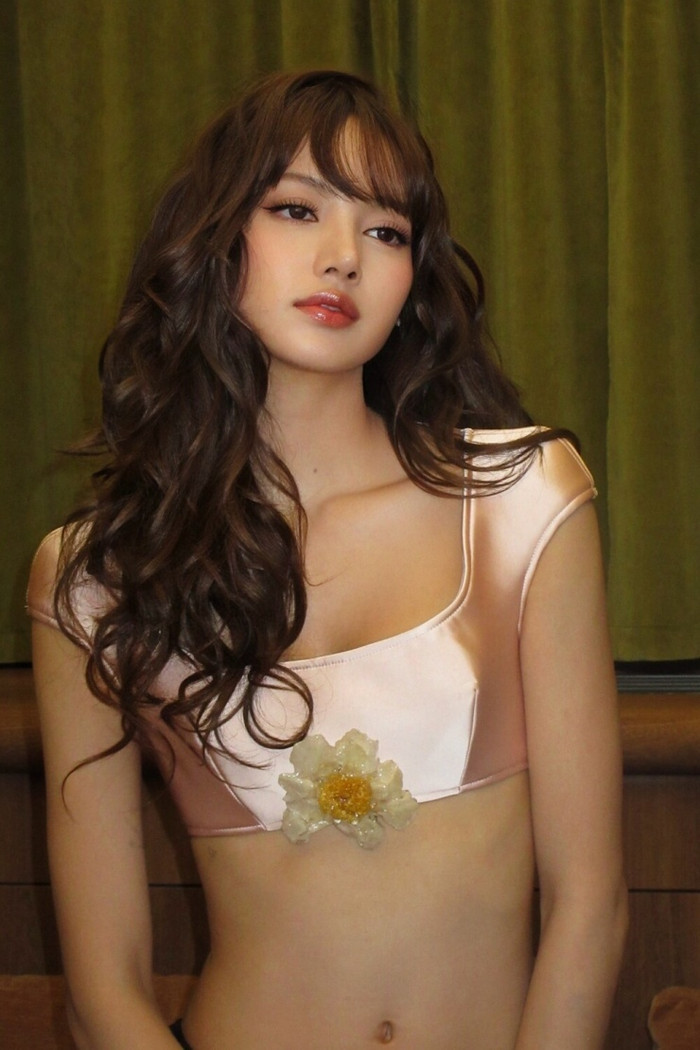 Manon (KATSEYE) bị cáo buộc mỉa mai Lisa Ảnh 3