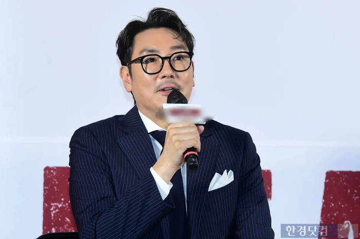 Việc Cho Jin Woong đảm nhận nhân vật trung tâm Lee Jae Han khiến ê-kíp gặp nhiều trở ngại trong quá trình cân nhắc chỉnh sửa các phân cảnh đã hoàn thành. Ảnh: Hankyung.