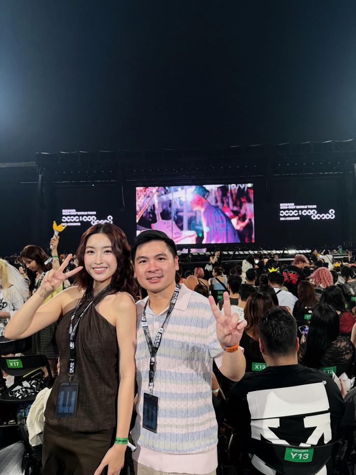 Hoa hậu đỗ Mỹ Linh cùng chồng check in tại Day 2 concert BIGBANG ở Hà Nội.