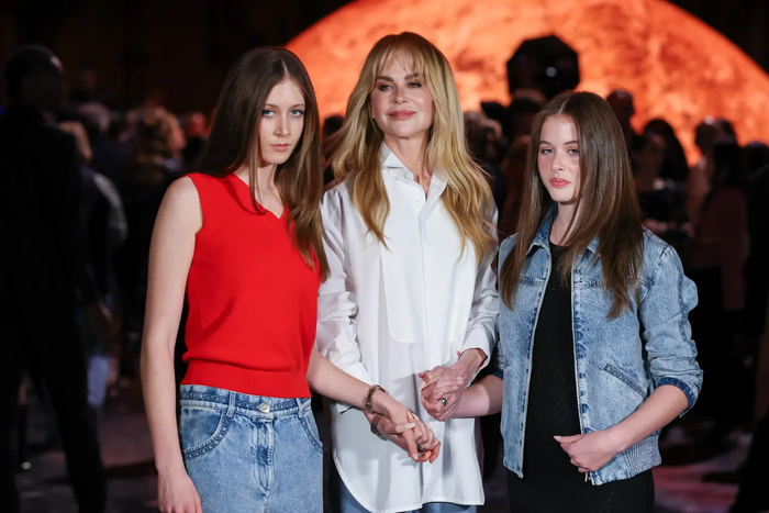 Nicole Kidman và hai con gái.