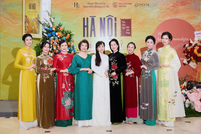 Vẻ đẹp thanh lịch của phụ nữ Hà Nội qua những tà áo dài trong đêm nghệ thuật 'Hà Nội, yêu và nhớ' Ảnh 2