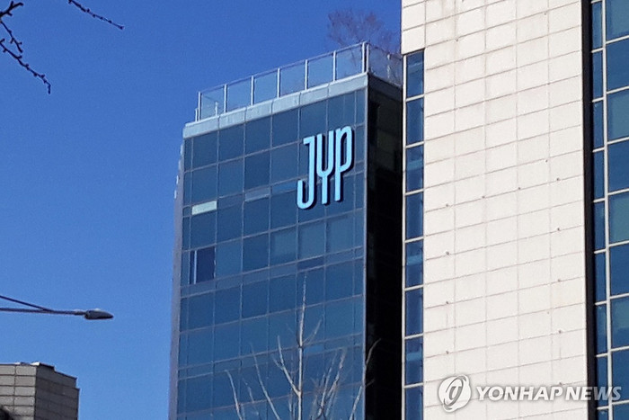 Rộ tin nhóm đầu tư Nhật Bản muốn mua tới 50% cổ phần JYP, công ty lập tức lên tiếng Ảnh 2