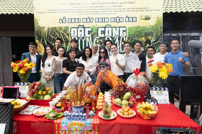 Diễn viên tham dự buổi khai máy phim Đặc Công Rừng Sác.