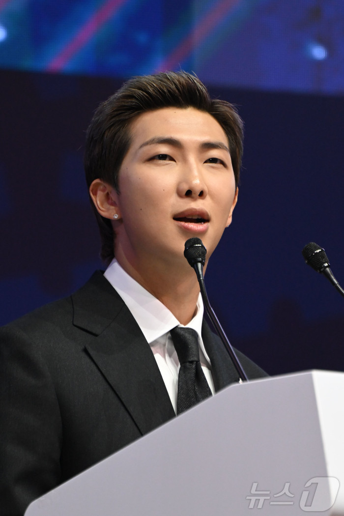 RM (BTS) giúp bảo tàng nghệ thuật Mỹ thoát khỏi khủng hoảng tài chính Ảnh 2