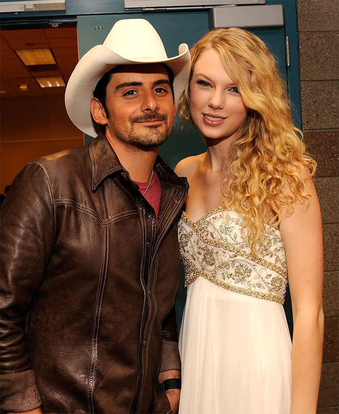 Trước khi chia sẻ về hành trình sáng tác, nữ ca sĩ bất ngờ nhắc đến Brad Paisley.