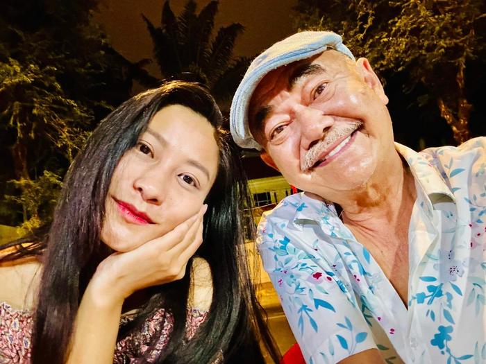 Đời sống cá nhân lẫn nghệ thuật của NSND Việt Anh đều đang trải qua những cột mốc đáng nhớ.