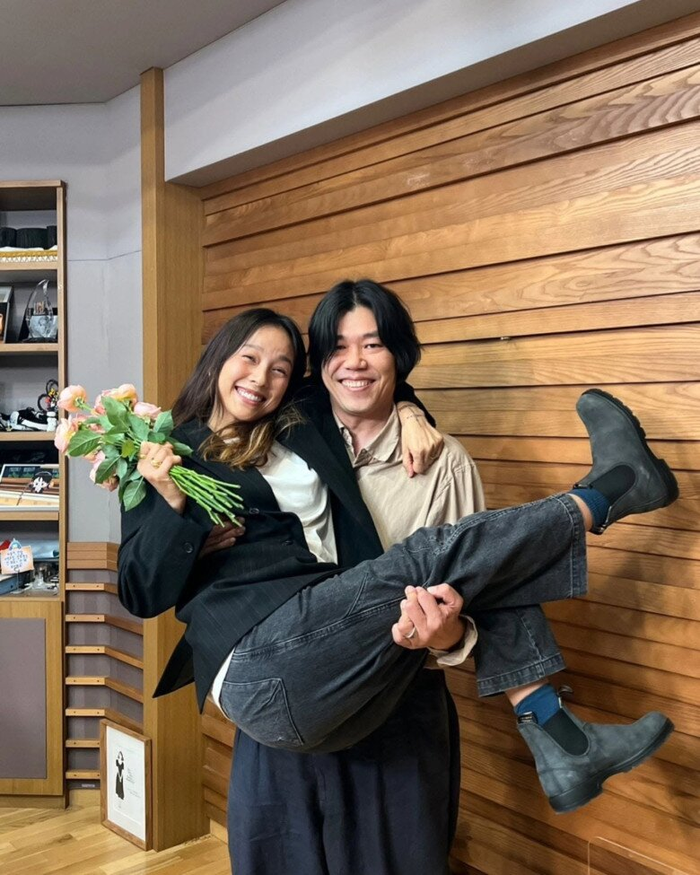 Lee Hyori bất ngờ tiết lộ gần đây ông xã từng gặp vấn đề sức khỏe.